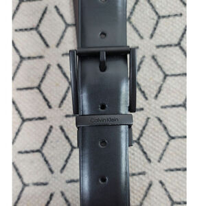 CALVIN KLEIN BLACK W BLACK BELT BUCKLE SYTHENTIC LEATHER BELT, SZ MEDIUM